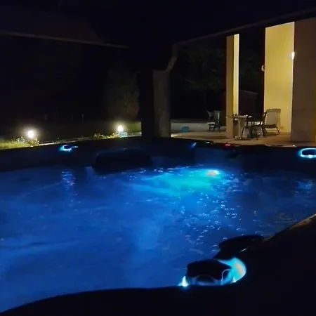 Villa Armonia 5 Etoiles Avec Piscine Chauffee Jacuzzi Et Jardin A 3mn Du D Annecy