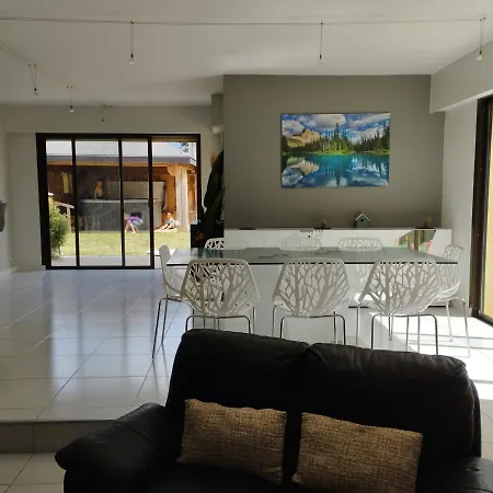 Armonia 5 Etoiles Avec Piscine Chauffee Jacuzzi Et Jardin A 3mn Du D Annecy
